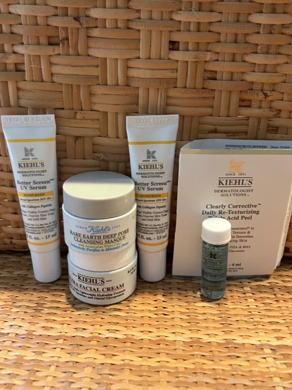Kiehl’s Travel Set Better Screen Serum Clearly Corrective & Cleansing Masque